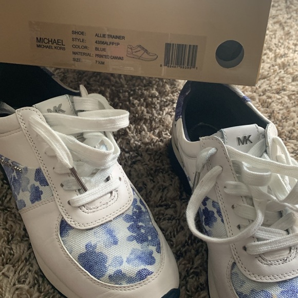 Michael Kors women’s gym shoes - Picture 4 of 5